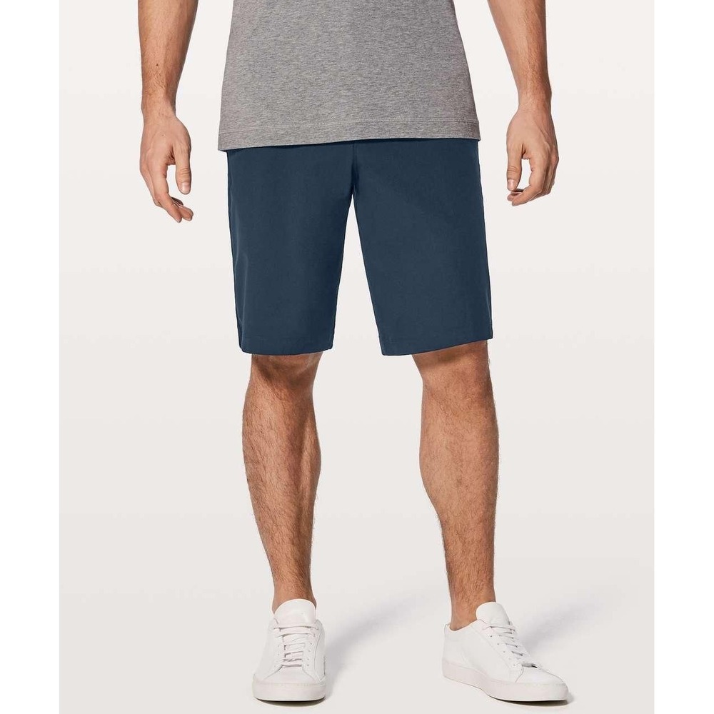 Lululemon NWT Commision Short Relaxed 11" - Size 36 - MSRP $88